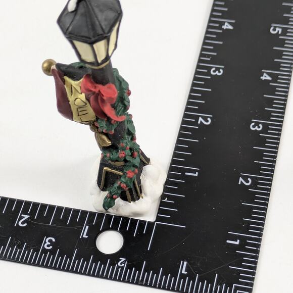 Christmas Lamp Post Ornament 4″ NOEL Banner Wreath Garland Holiday Street‑Lamp - Picture 8 of 9